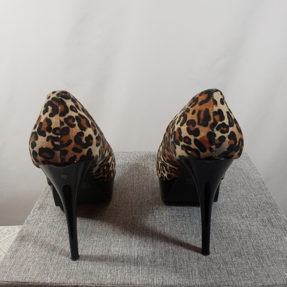 Shoes - Picture 3 of 4